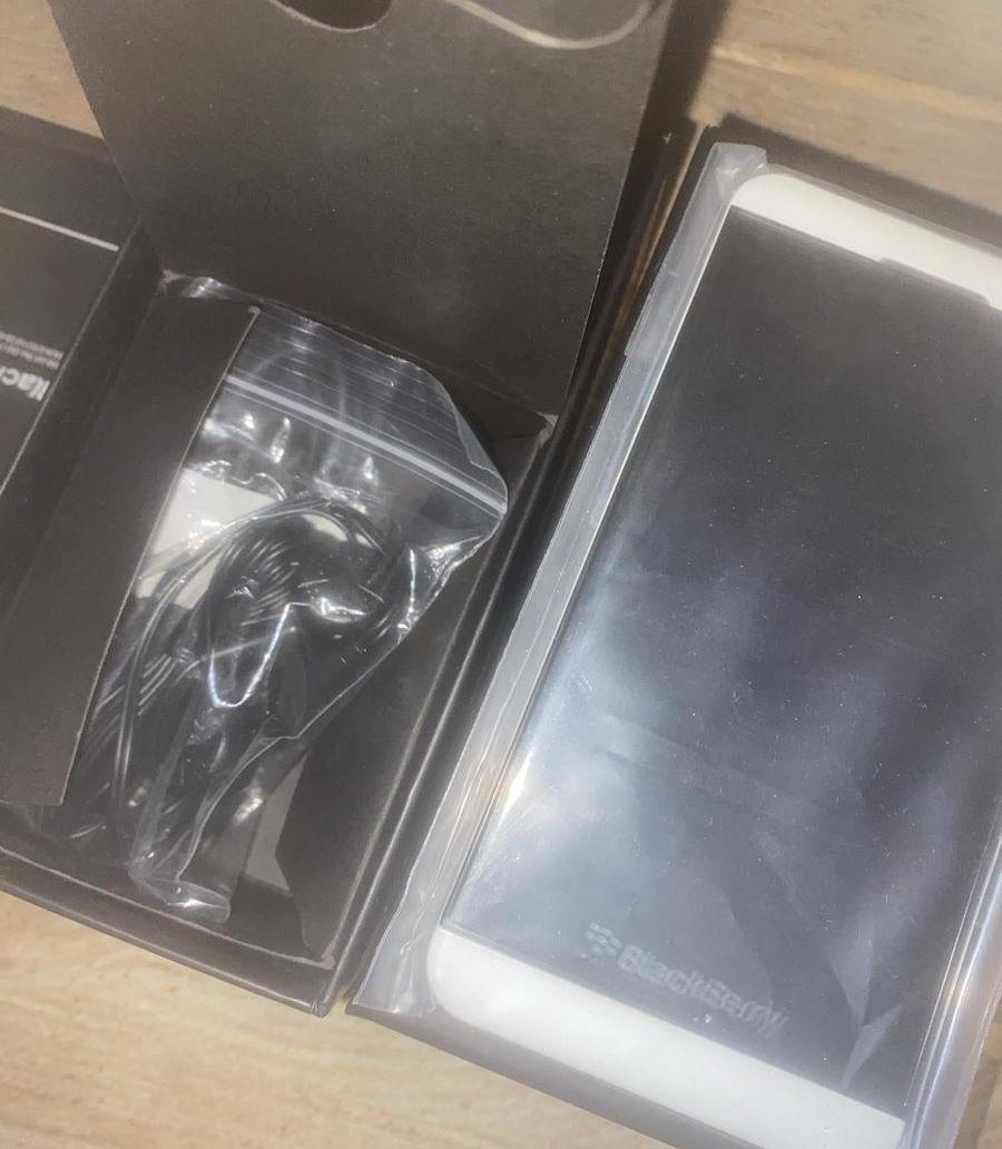 بلاك بيري Z10
