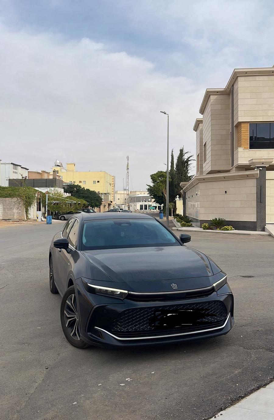 تيوتا كراون هايبرد