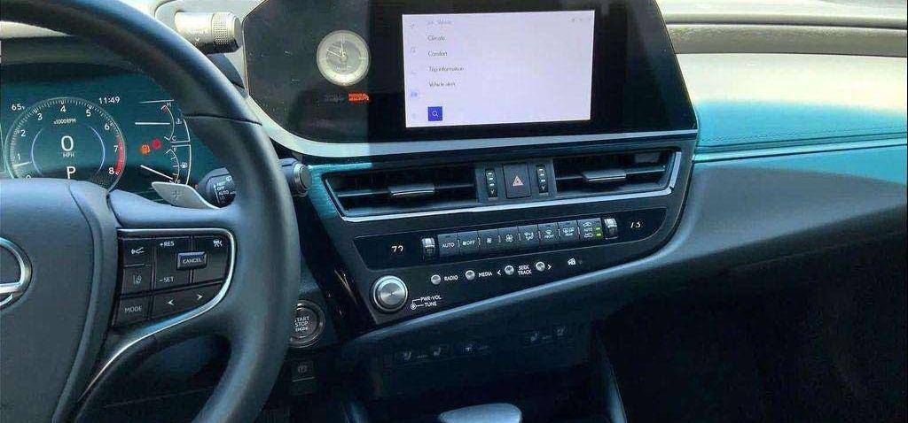 2025 لكزس ES