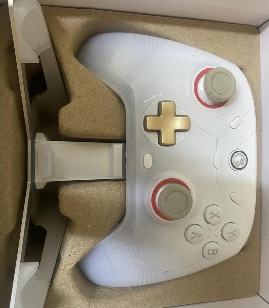 يد GameSir Cyclone