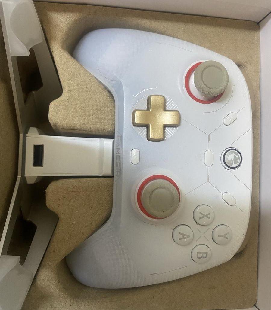 يد GameSir Cyclone