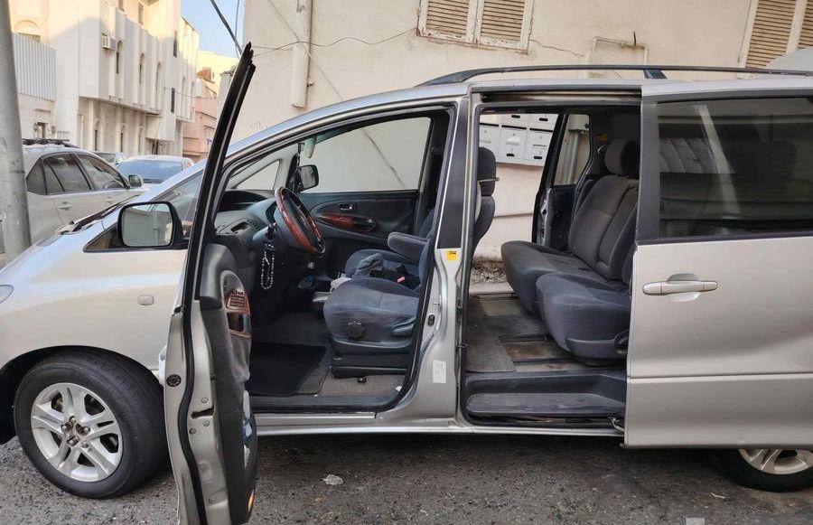 للبيع بريفيا تويوتا