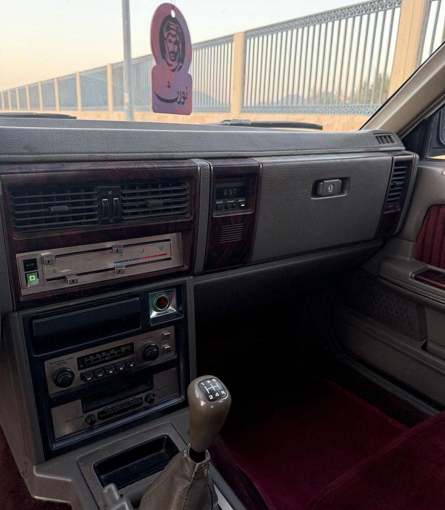 نيسان رويل 1985