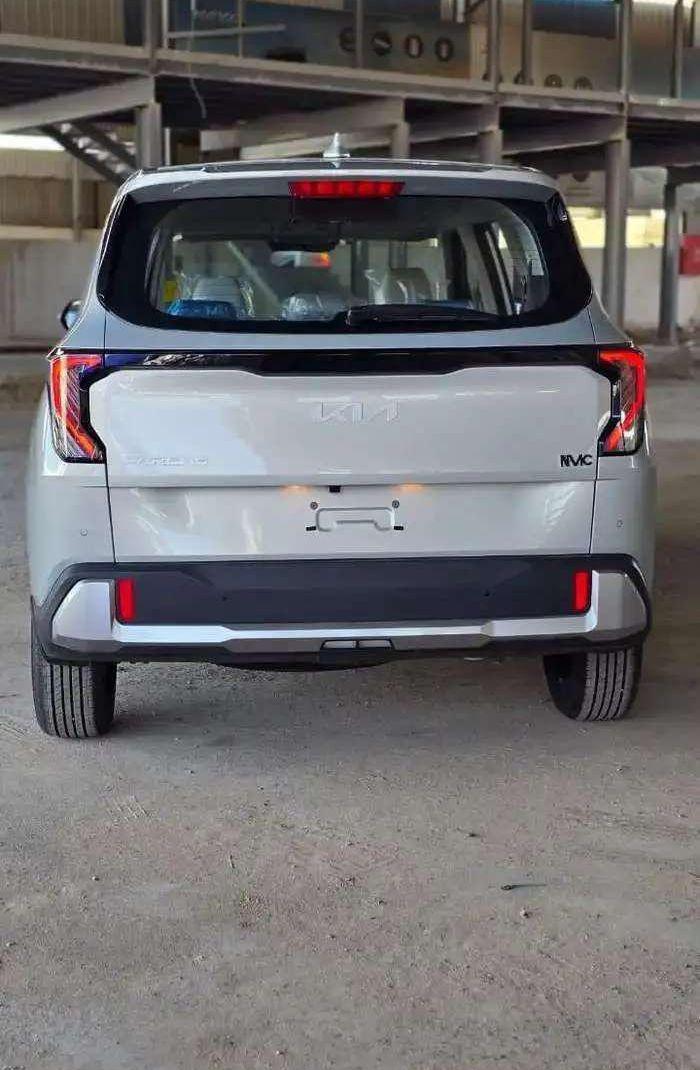 كيا كارينز استندر