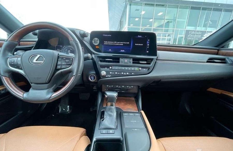 2022 لكزس ES300H