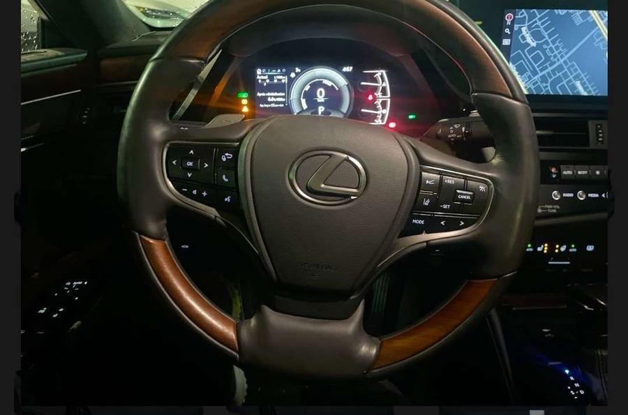 2022 لكزس ES300H