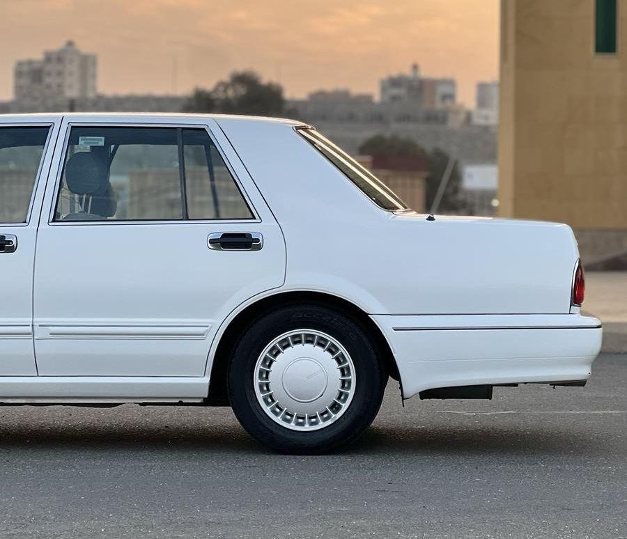 نيسان سيدريك 2001