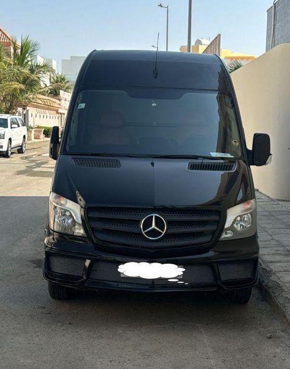 سيارة عائلية مرسيدس