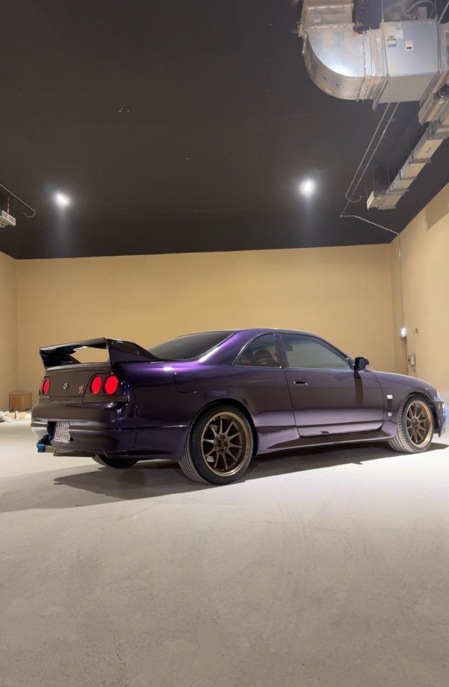سكايلاين R33