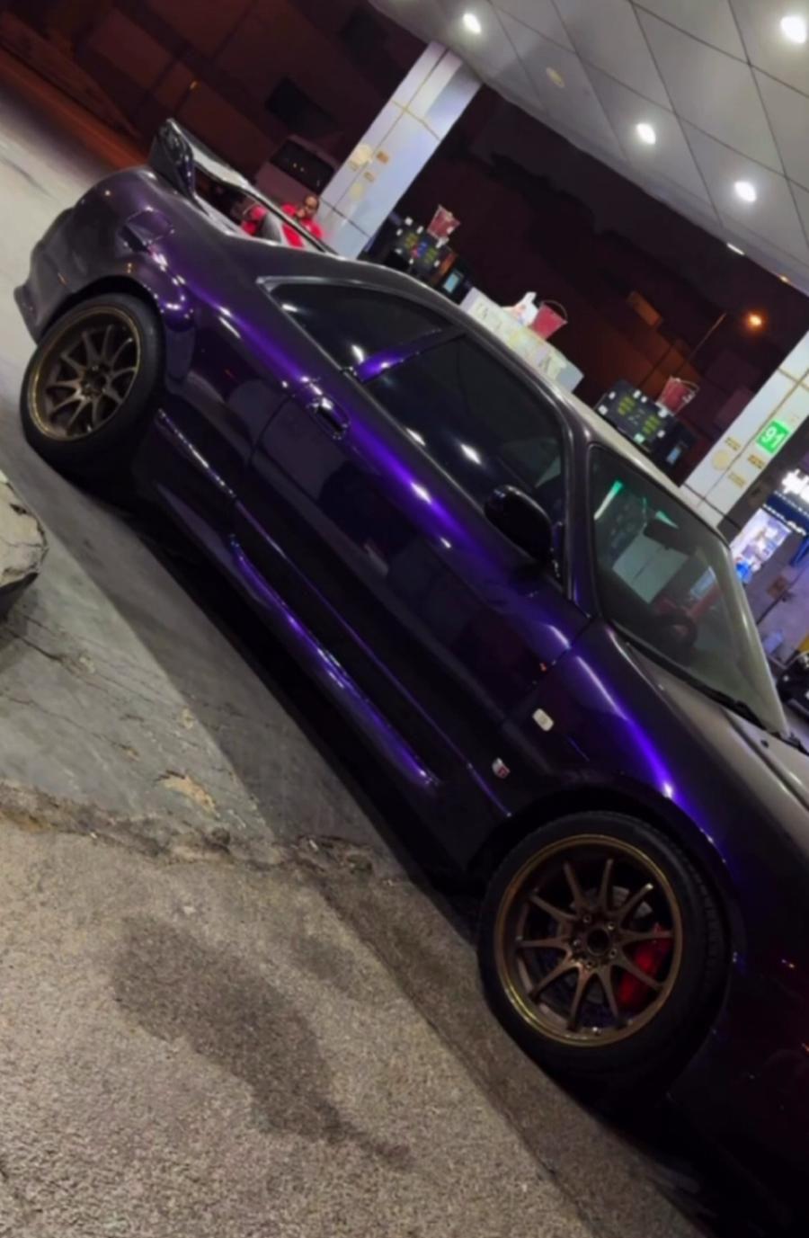 سكايلاين R33