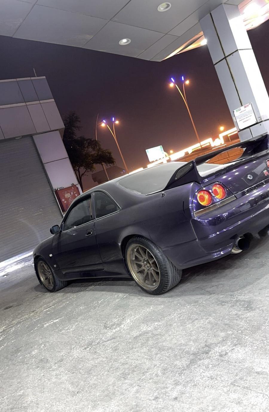 سكايلاين R33