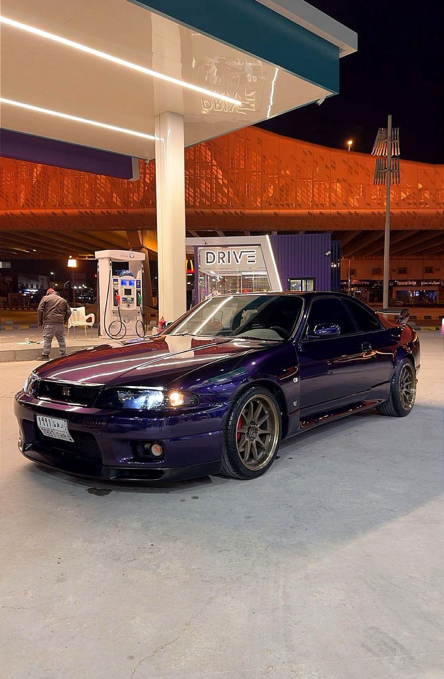سكايلاين R33