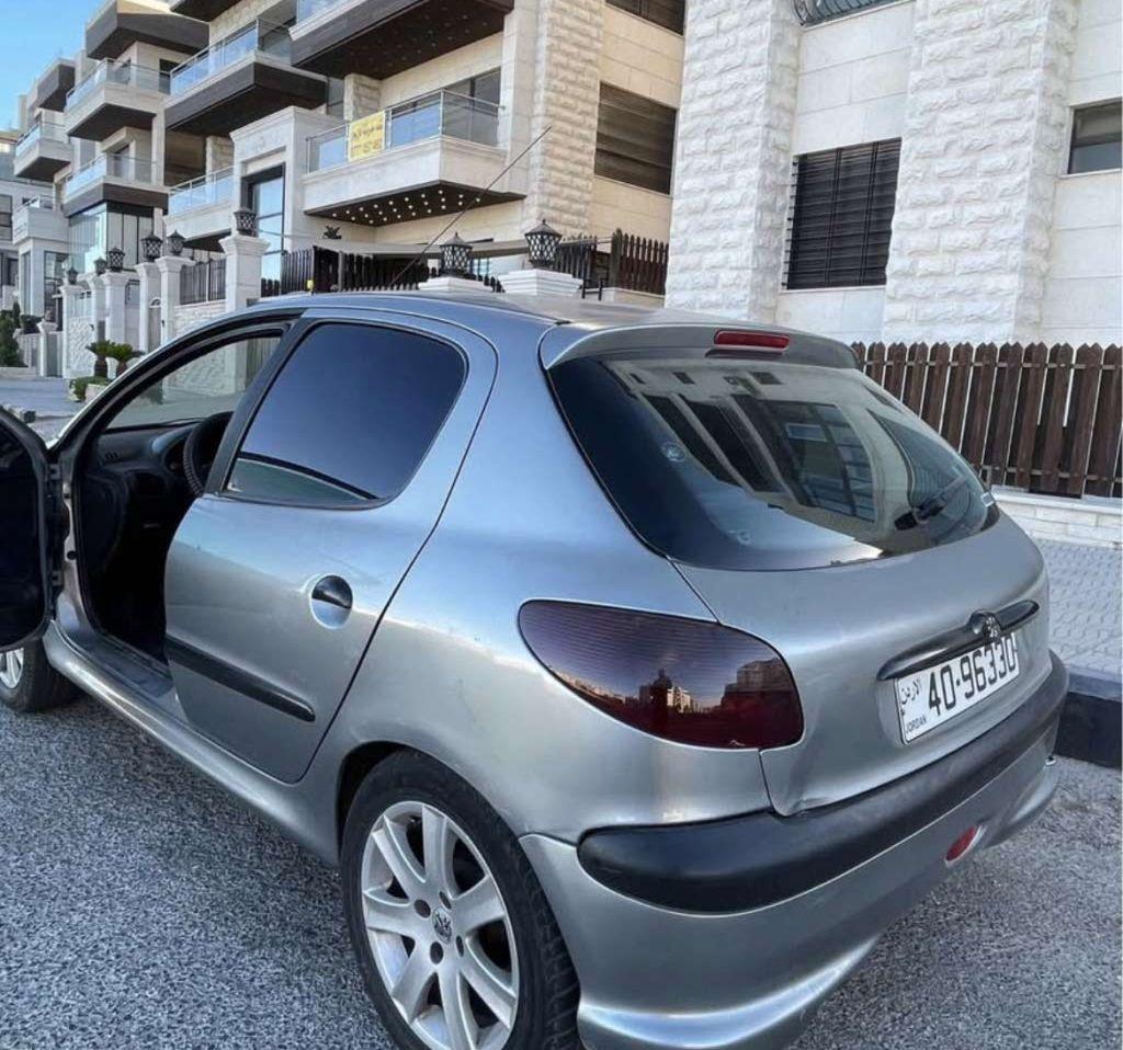 2003, بيجو, 206,