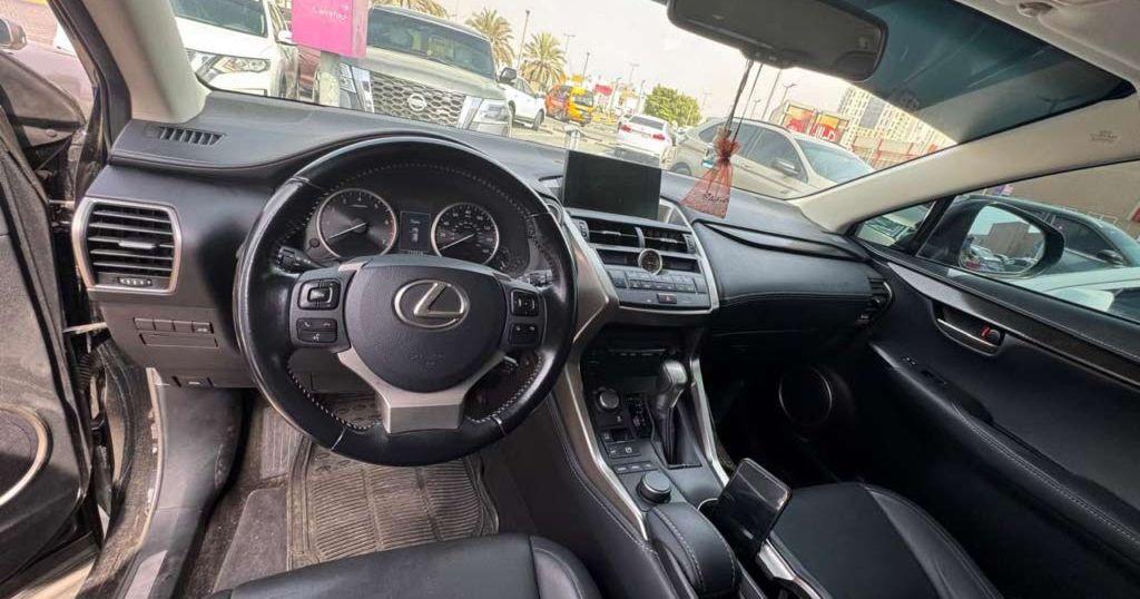 2017 لكزس NX