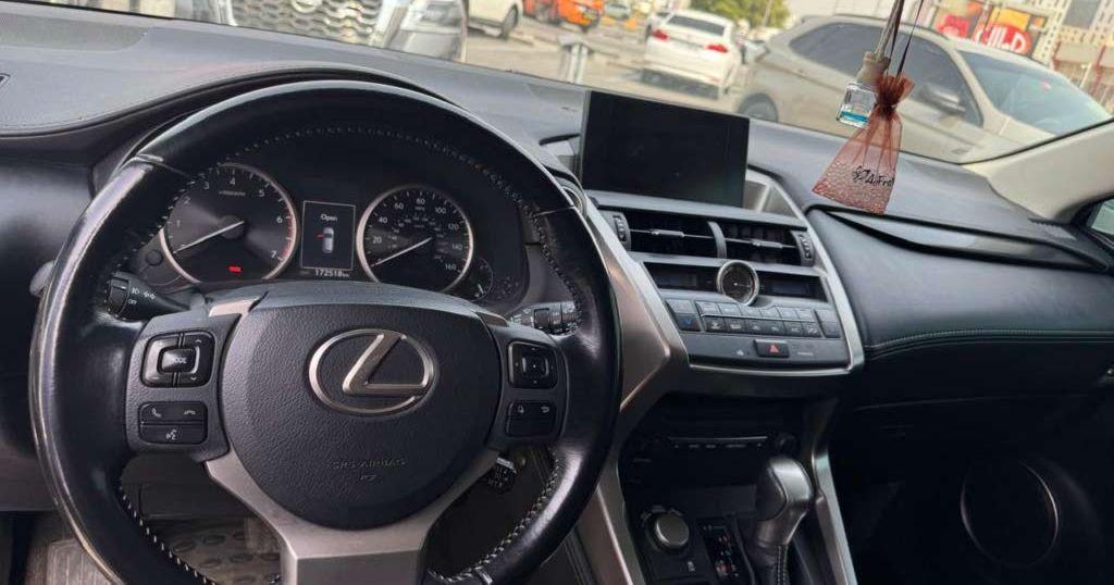 2017 لكزس NX