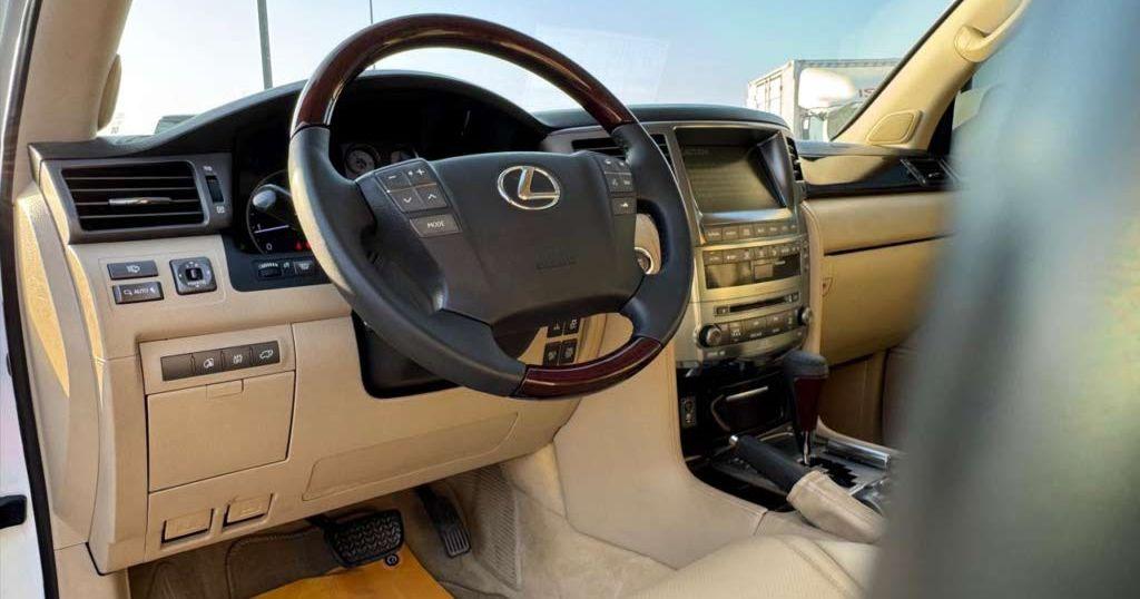 2009 لكزس LX