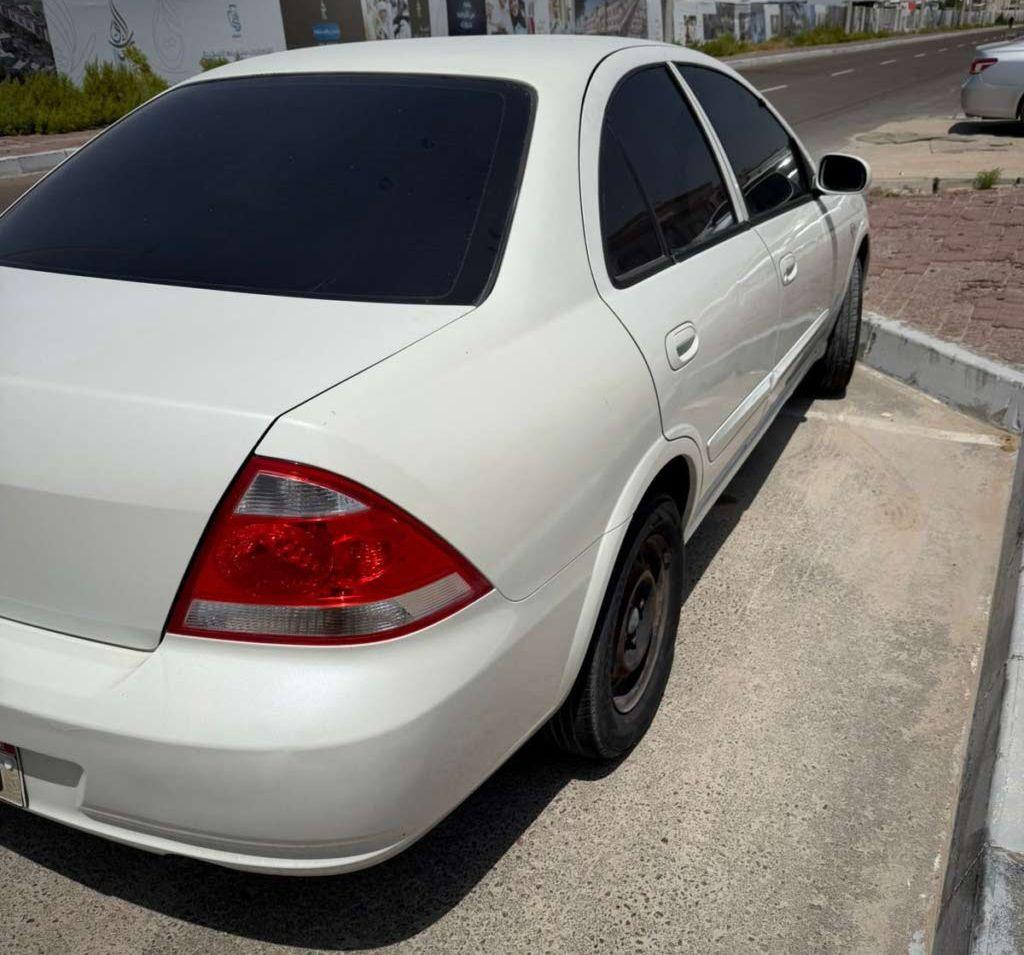 2010 نيسان صني