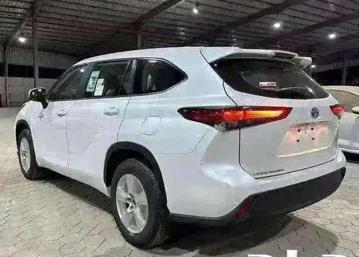تويوتا هايلاندر LE