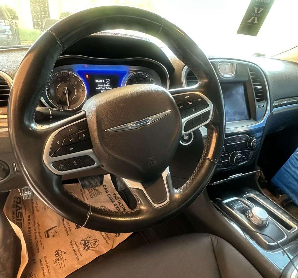 2019 كرايسلر 300
