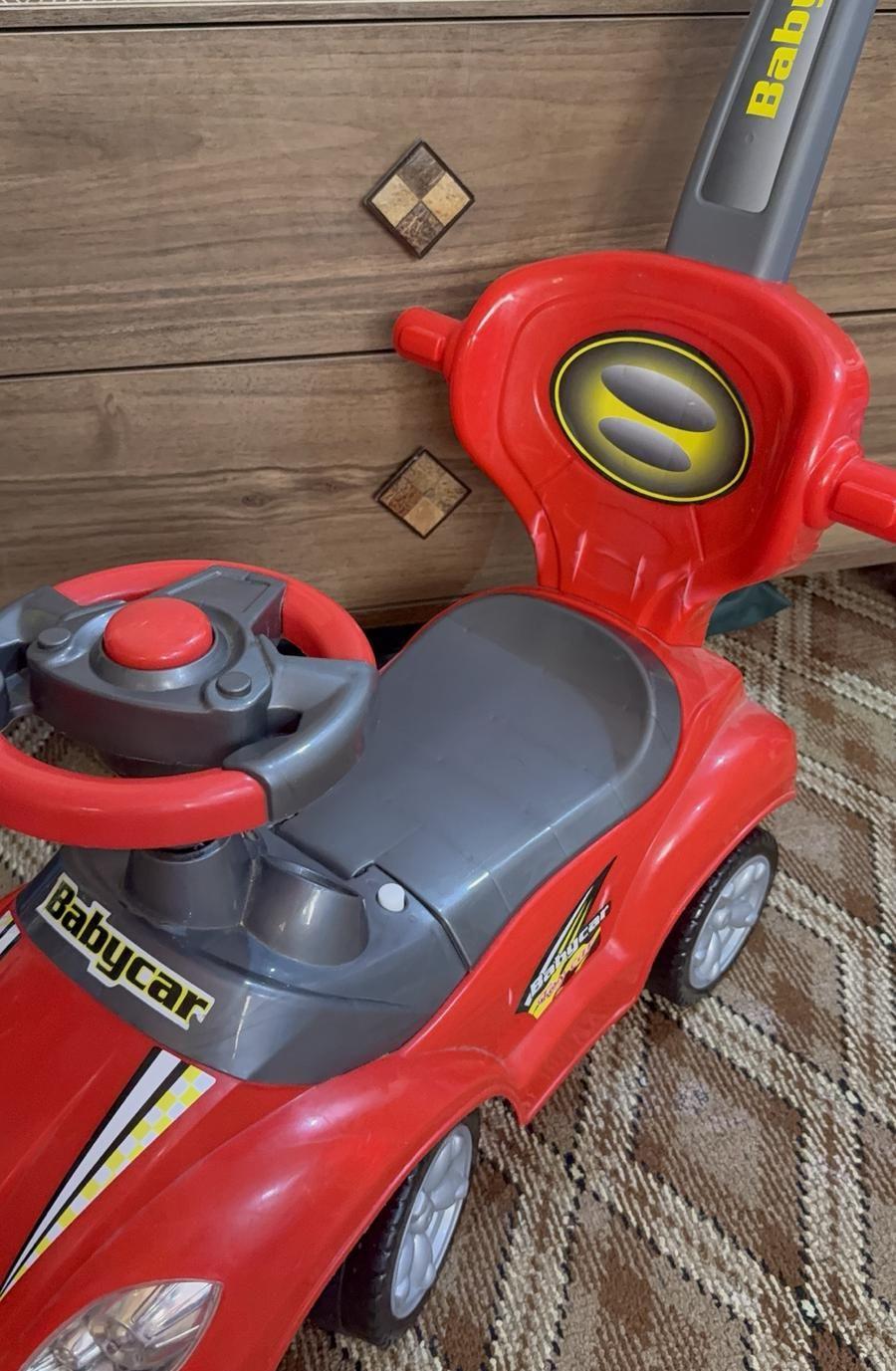 سيارة لعبة أطفال