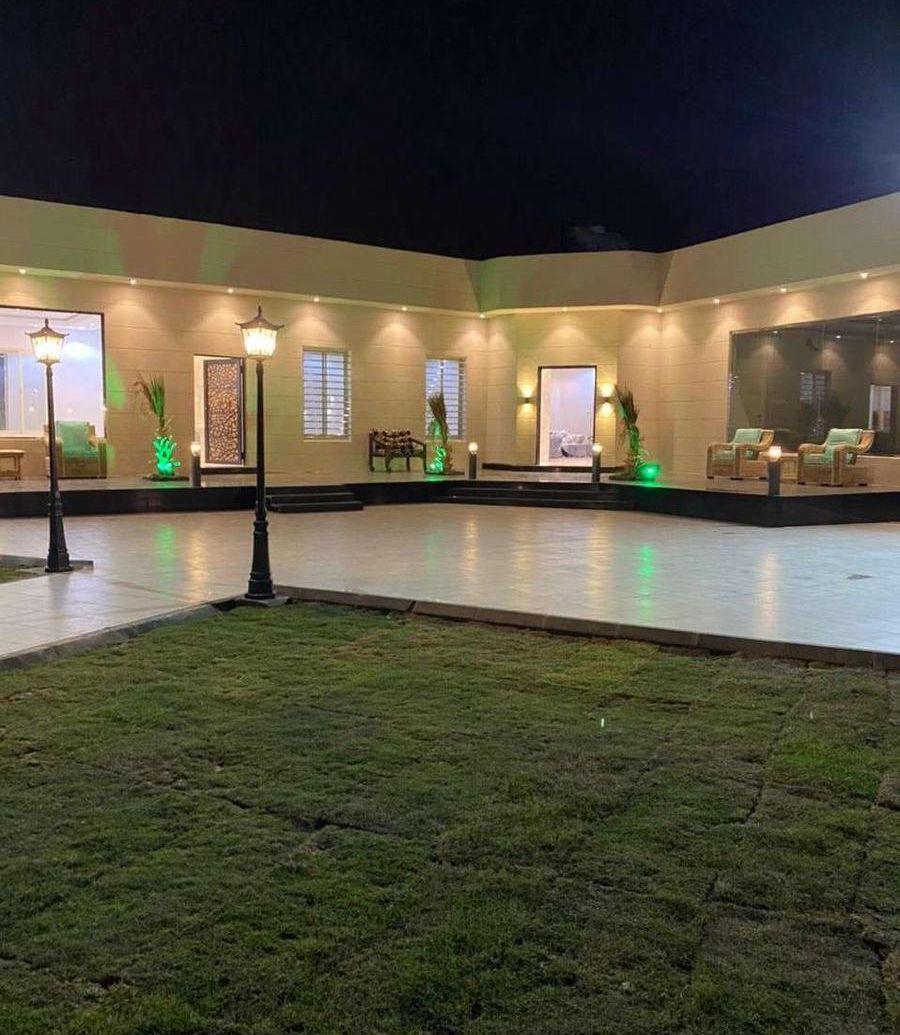استراحة للبيع قرب