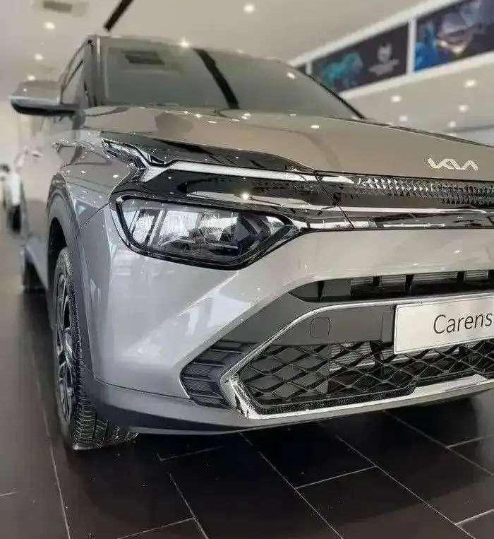 كيا كارينز 7