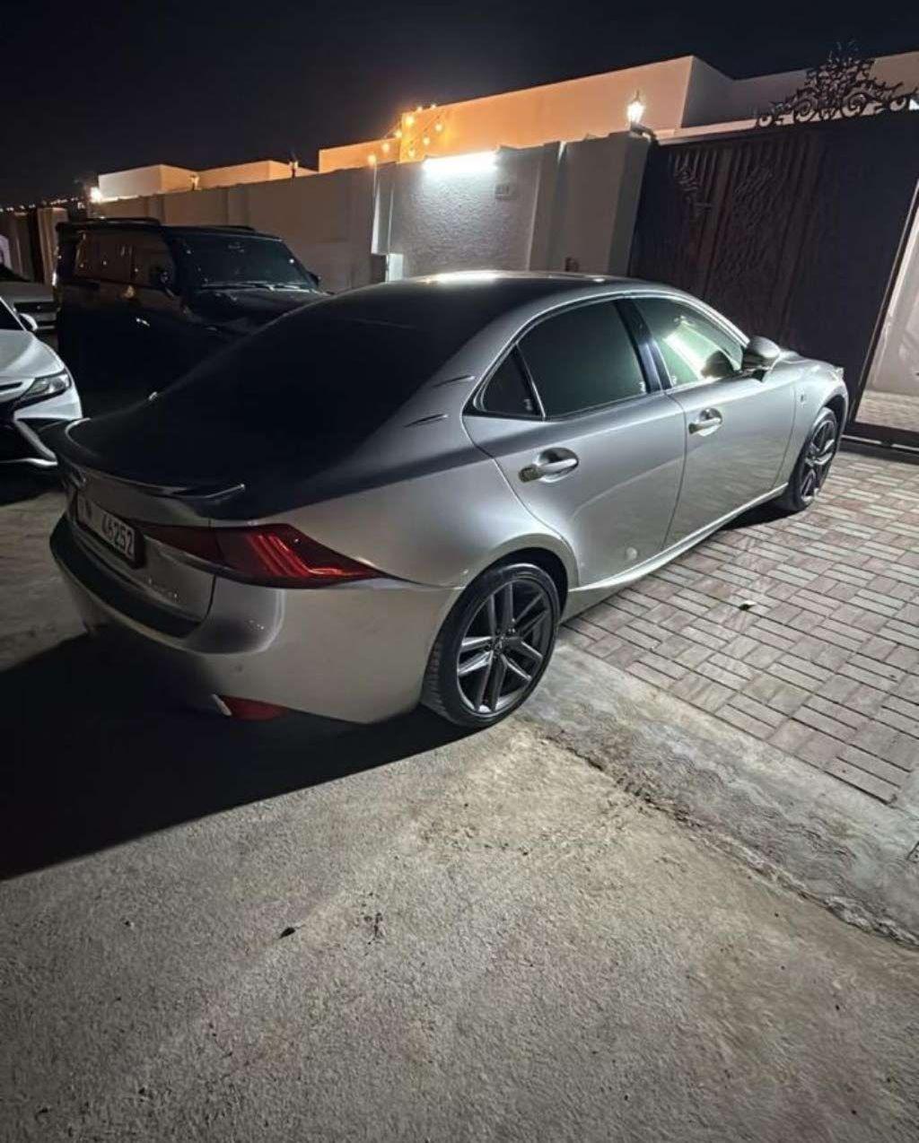 2020 لكزس IS