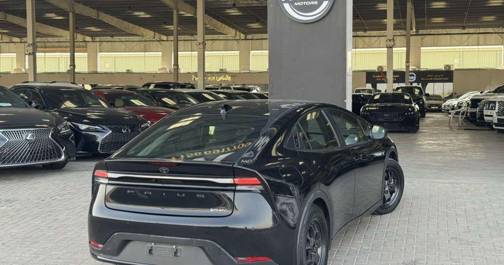 2025 تويوتا بريوس