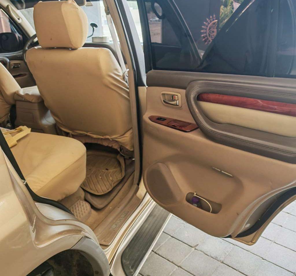 1999 لكزس LX