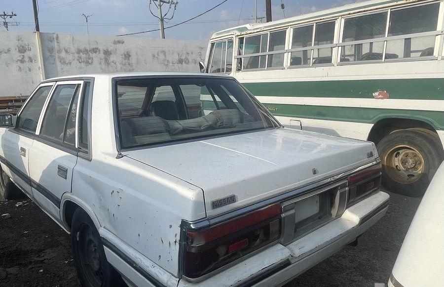 نيسان 200L لوريل