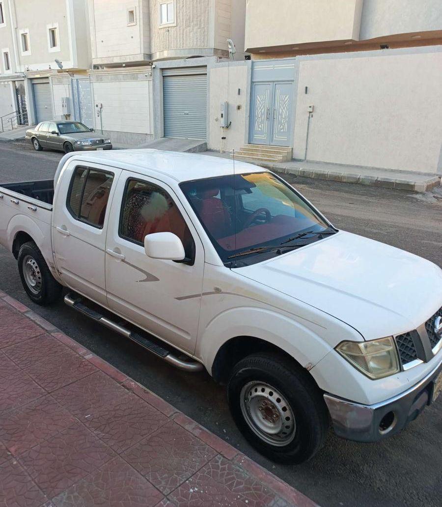 للبيع نافارا 2010
