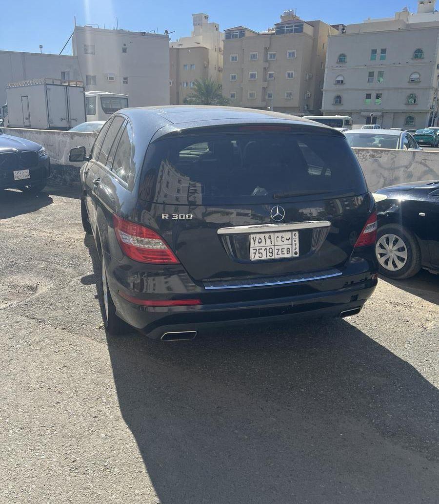 سيارتين للبيع على