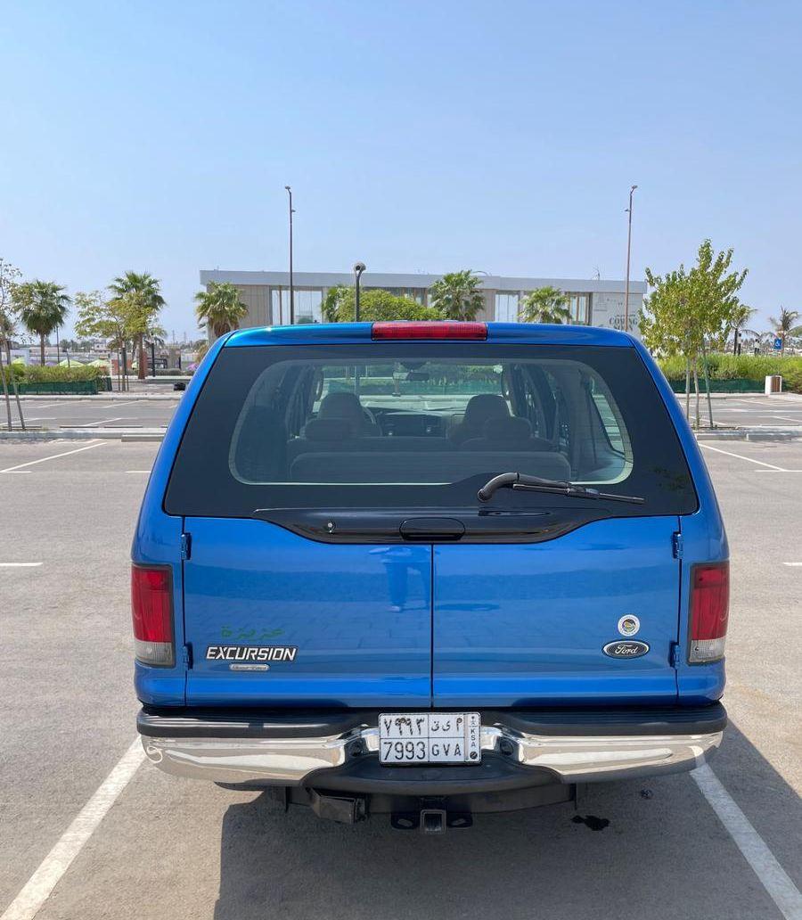 Ford Excursions 2004