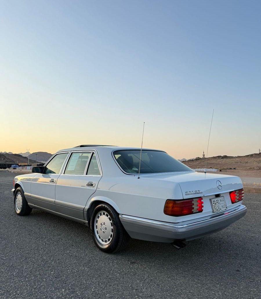 مرسيدس 560SEL موديل