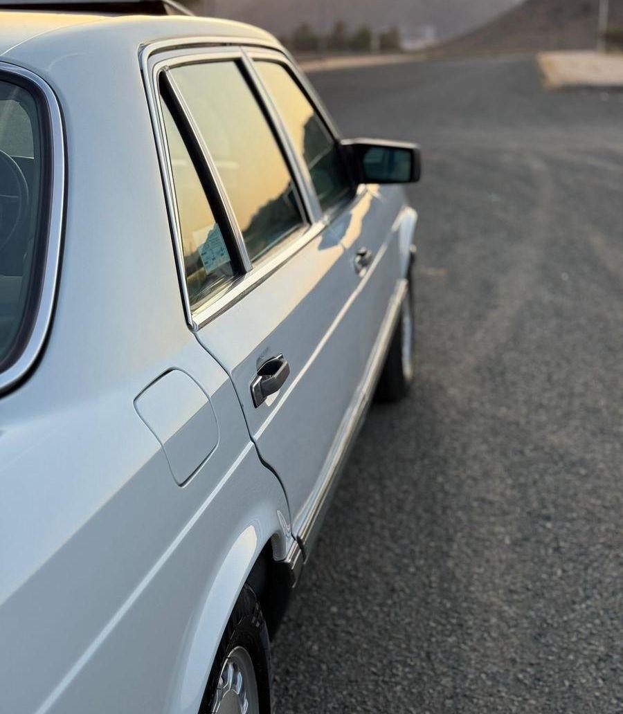 مرسيدس 560SEL موديل