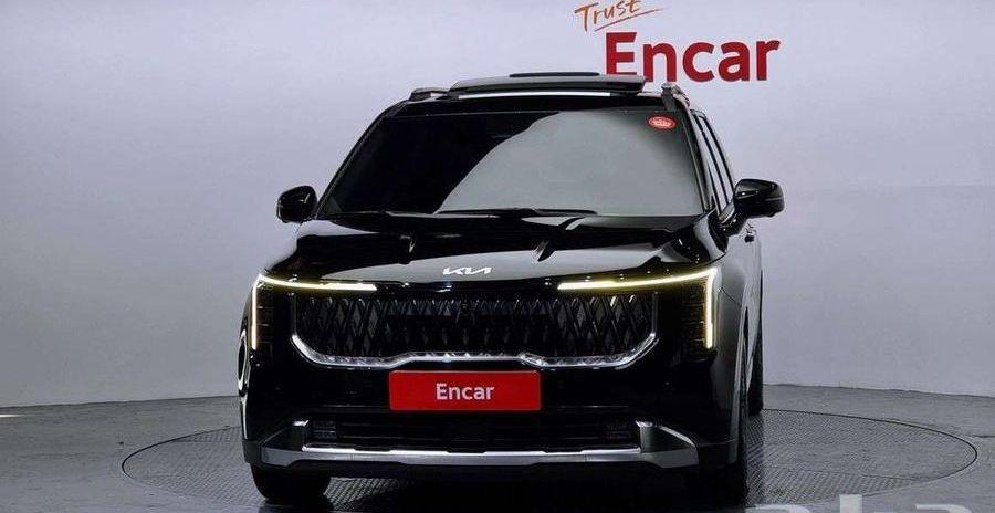 كيا كارنيفال Signature