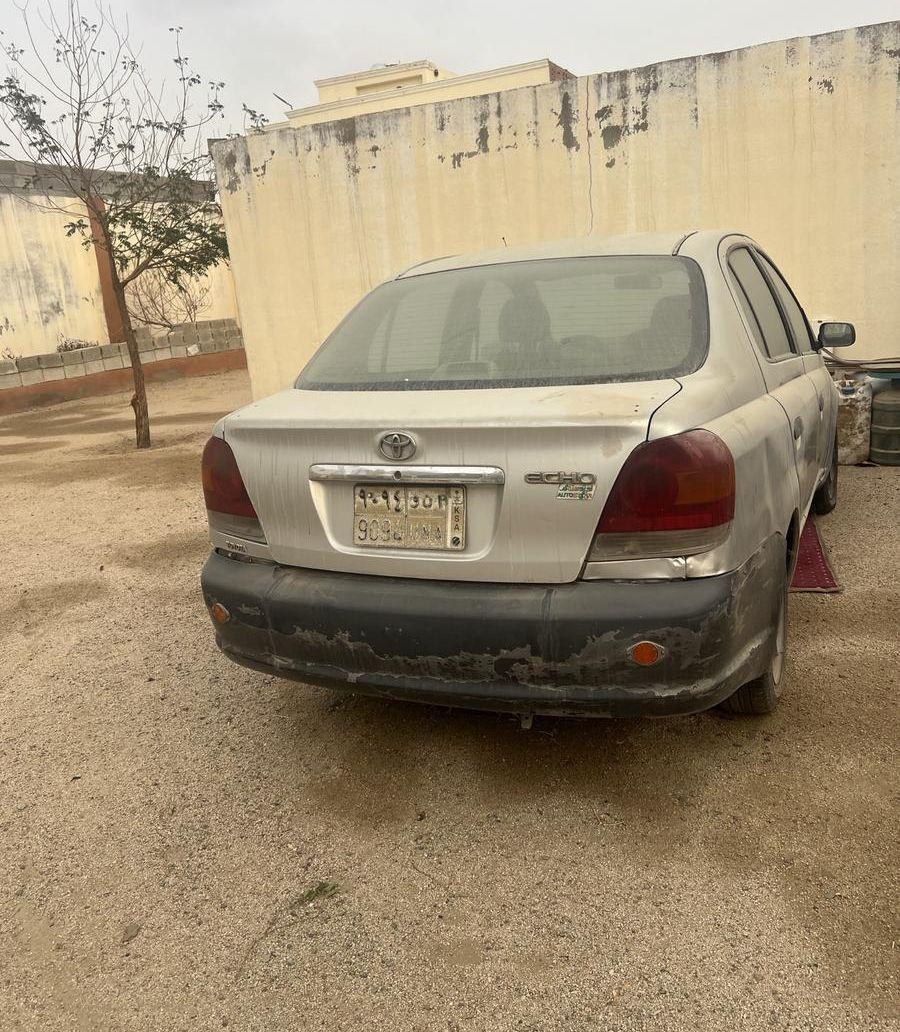سيارة ايكو 2004