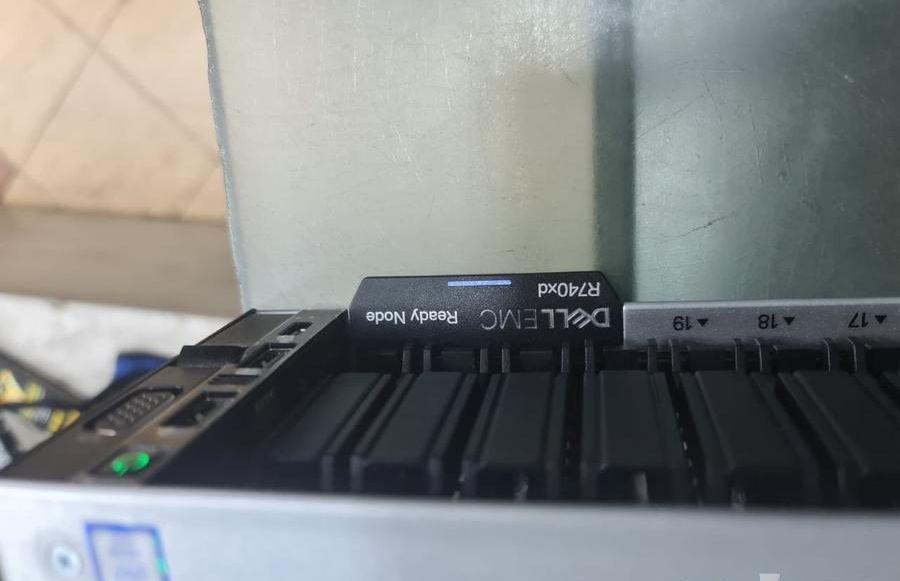 server R740xd open
