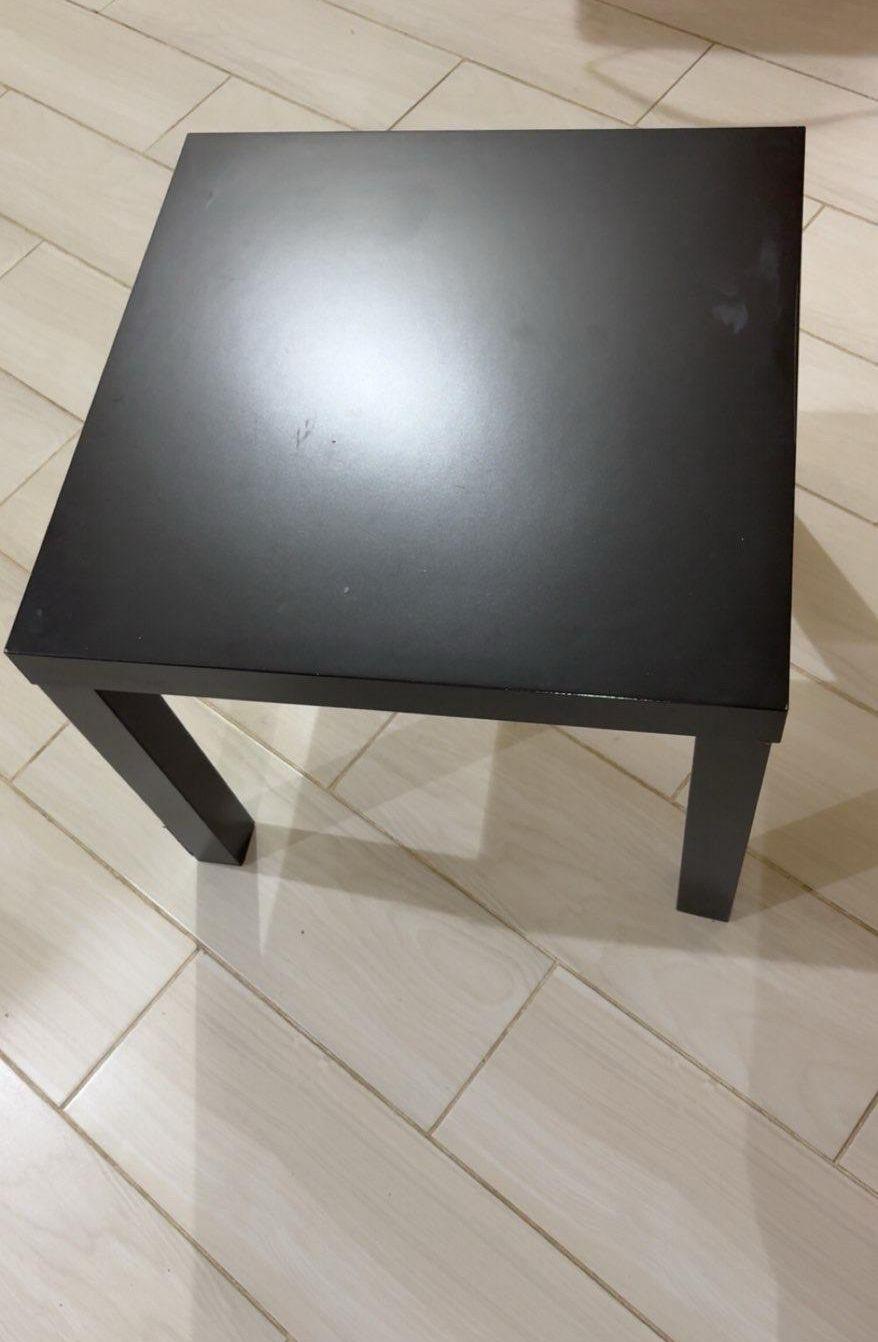 طاوله سوداء جديده