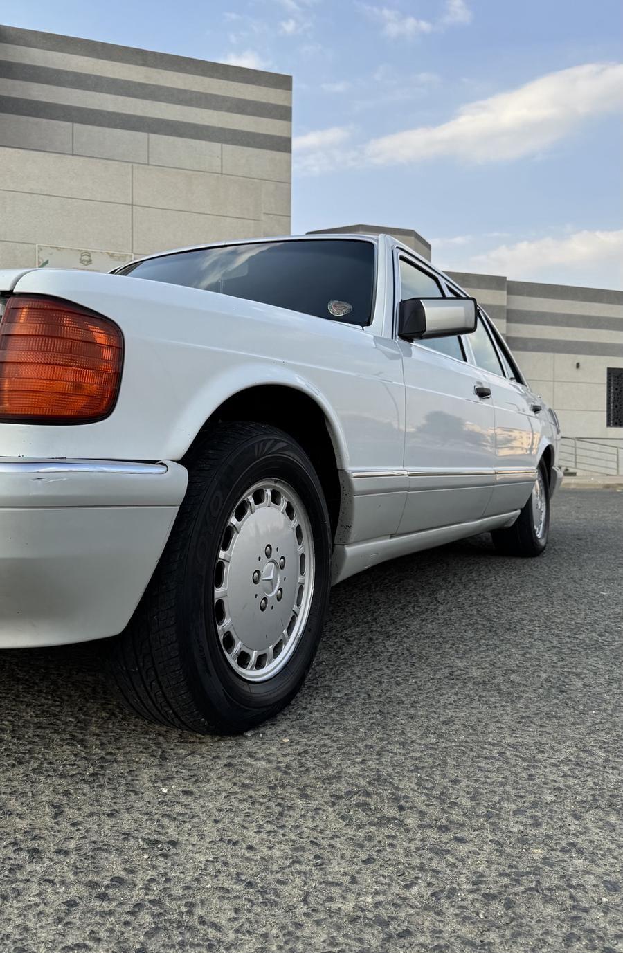مرسيدس بنز 560SEL