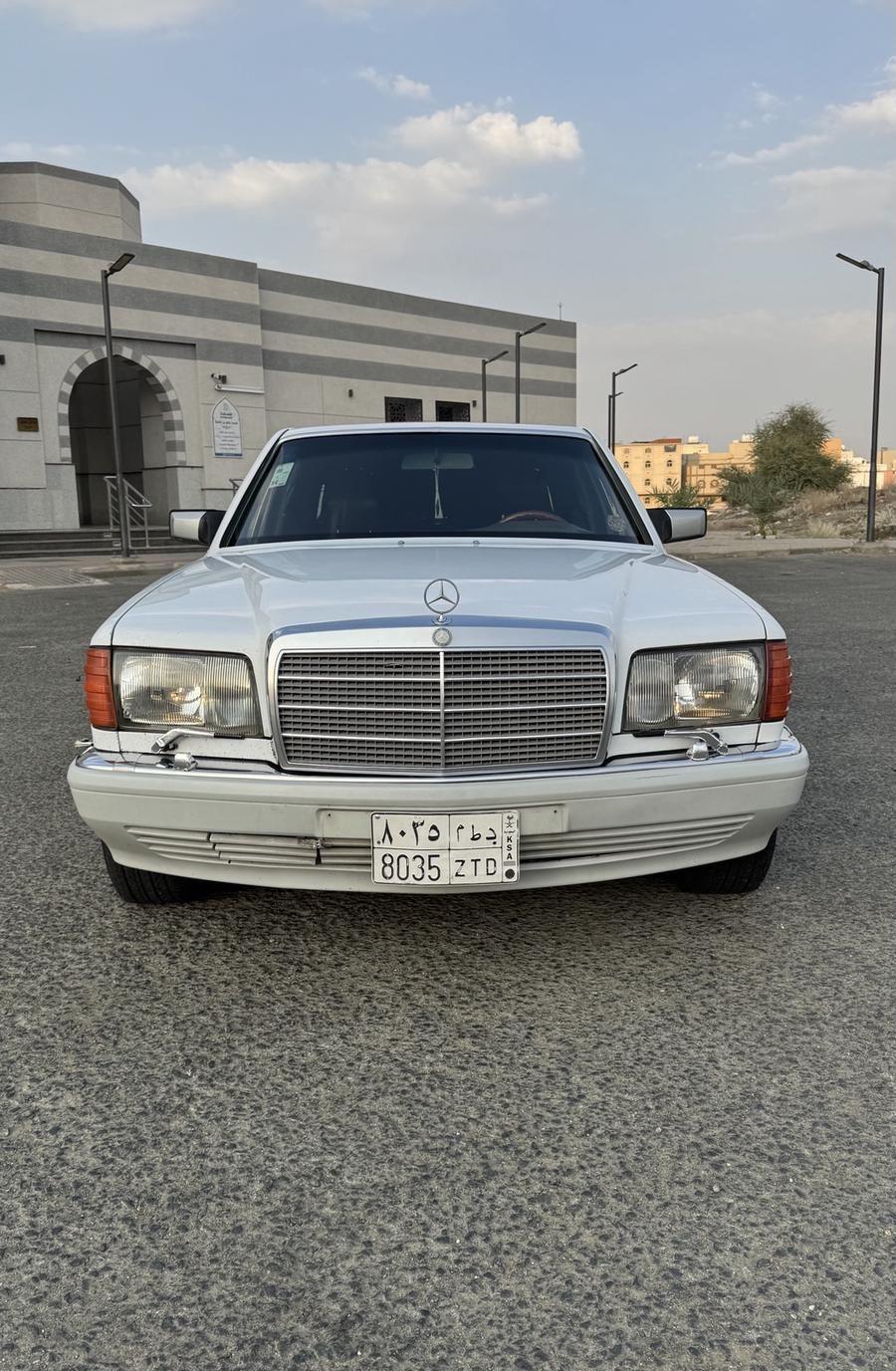مرسيدس بنز 560SEL