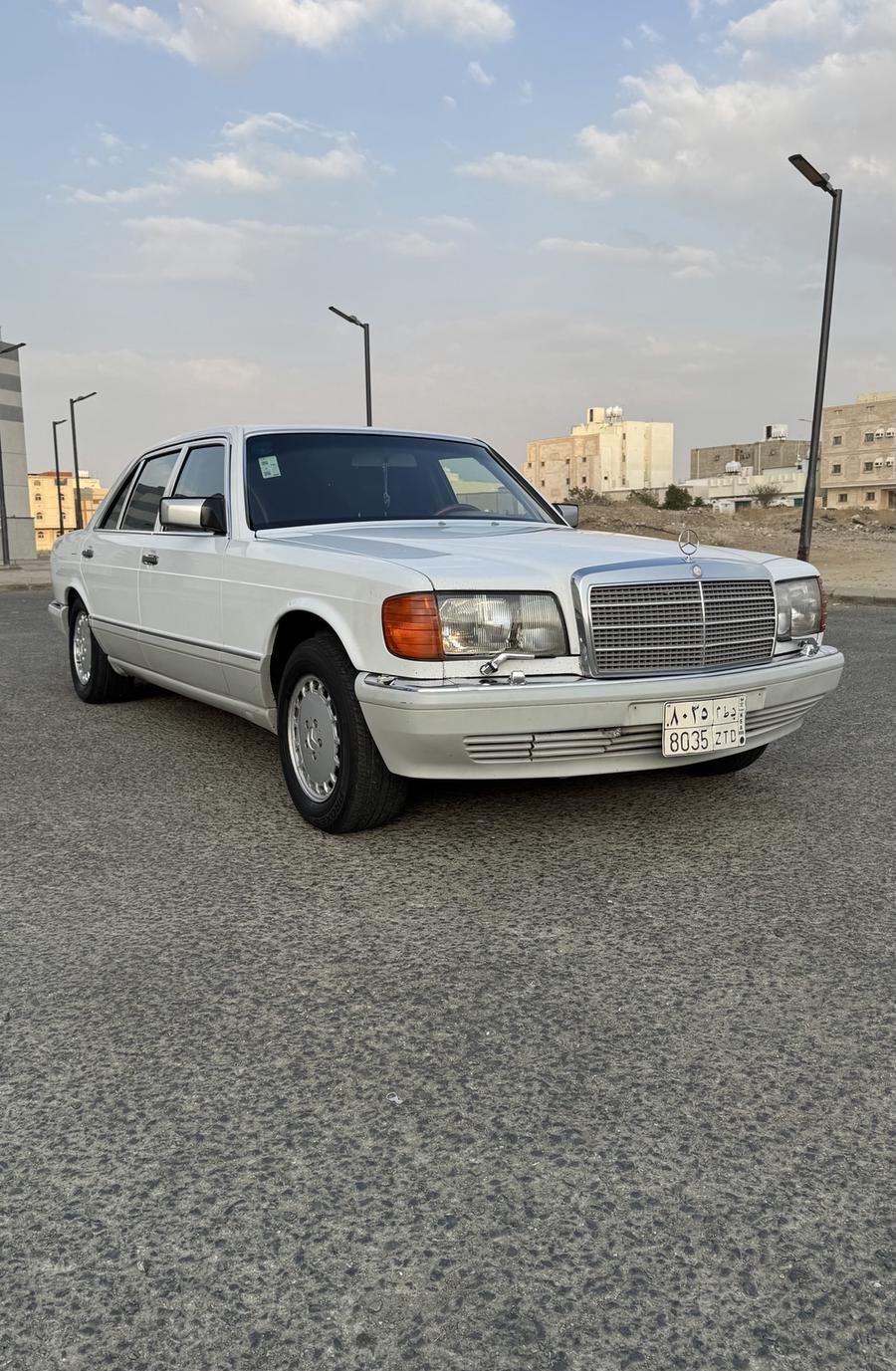 مرسيدس بنز 560SEL