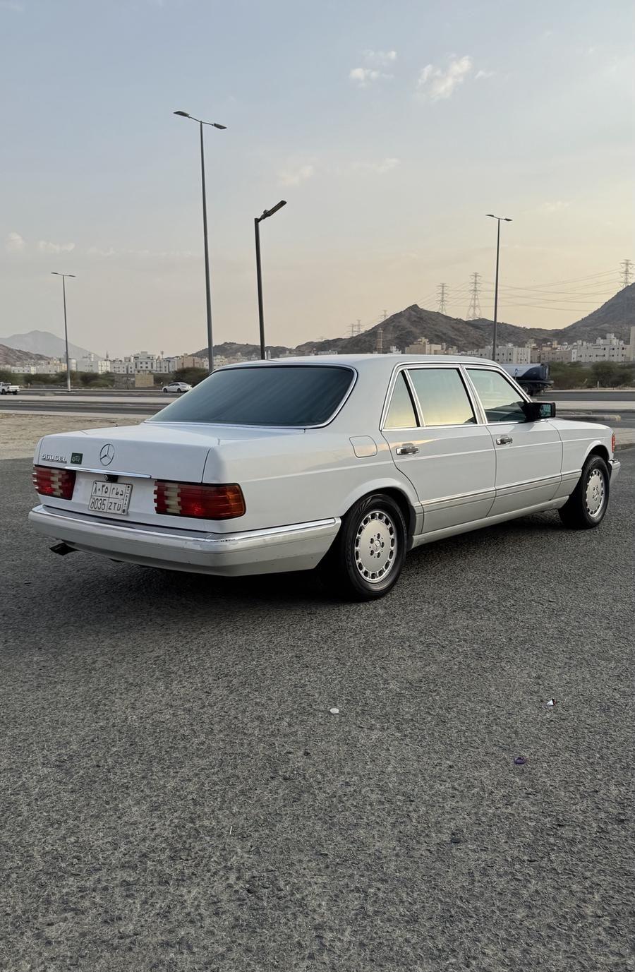 مرسيدس بنز 560SEL