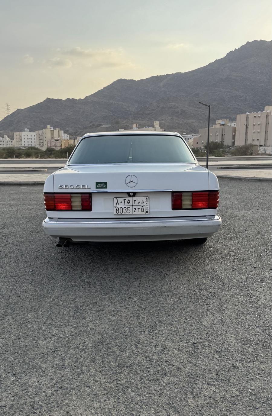 مرسيدس بنز 560SEL