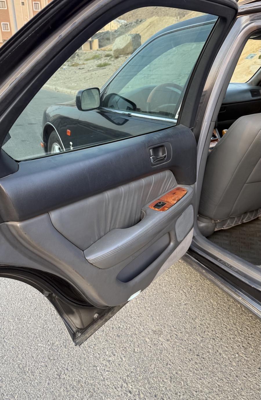 لكزس Ls 400