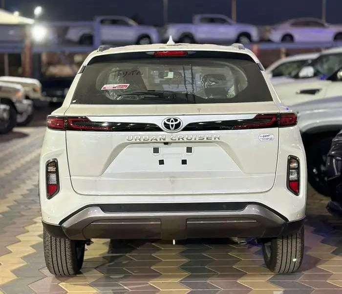 تويوتا اوربان 2026