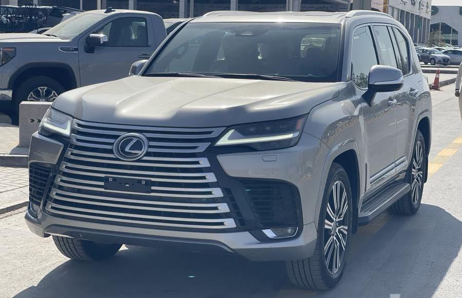 لكزس LX600. BB.