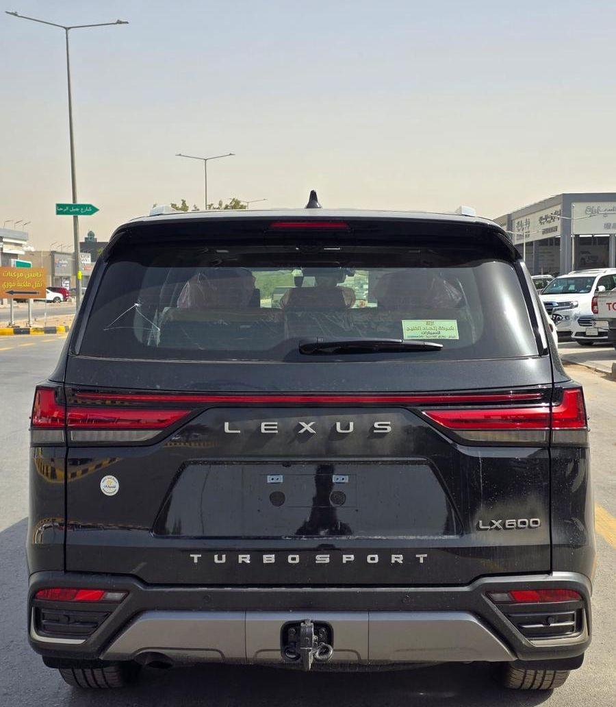 لكزس LX600. BB.