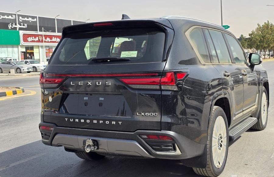 لكزس LX600. BB.
