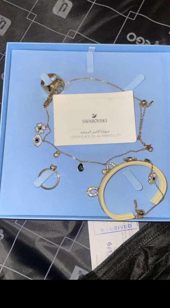 طقم من سوار